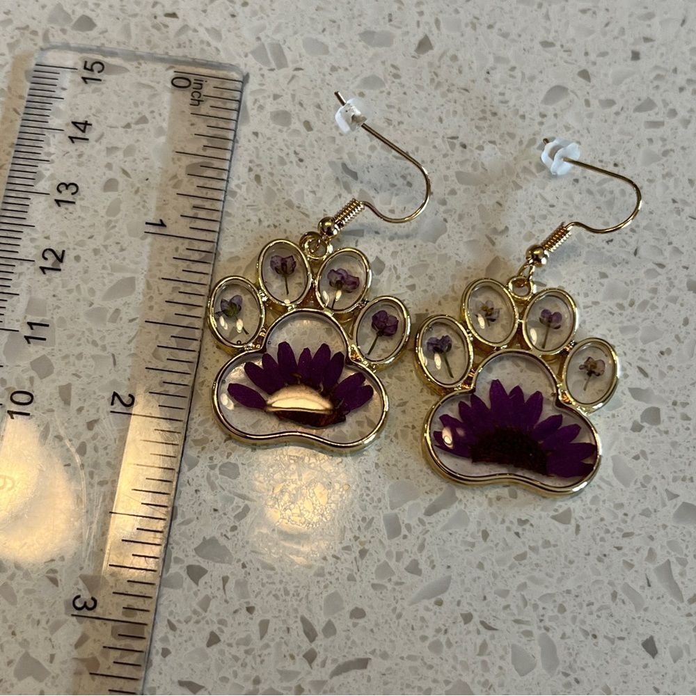 Preserved Dried Flower Handmade Resin Flower
 Paw‎ print drop Earrings - Picture 4 of 8